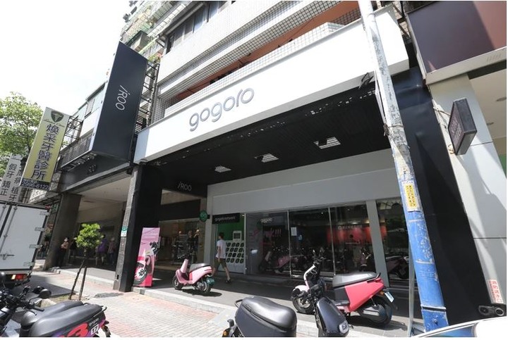 獨家|正妹試騎Gogoro不慎傾倒控業者敲上萬元賠償