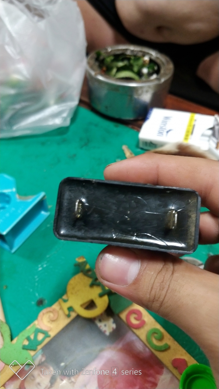因為我搬家，我冰箱有撞到，有一個零件掉下來，但我插電還是可以運轉，請各位網友麻煩看一下。