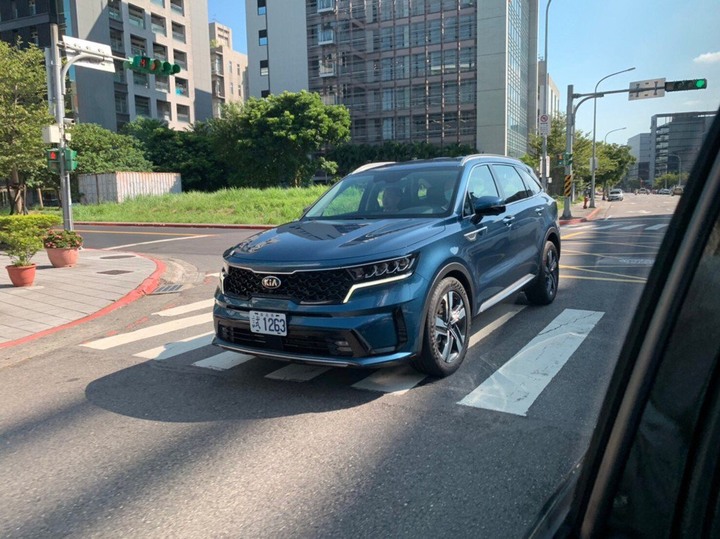有望年底前發表的七人座休旅新世代Kia Sorento無偽裝台灣街頭捕獲!