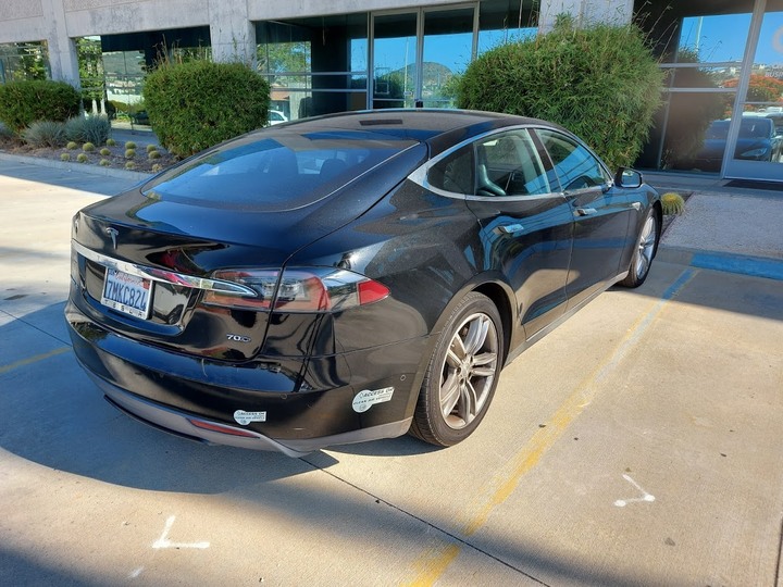 《Model S》64萬公里,原車雙馬達,40萬公里換電池組