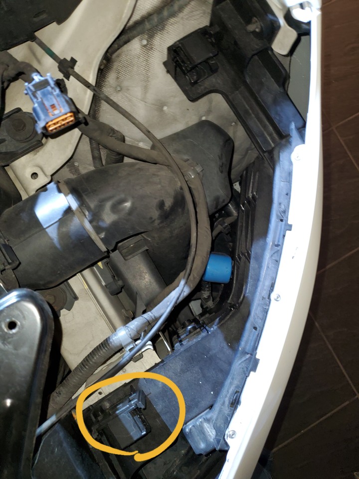Elantra 5th更換大燈近燈H7