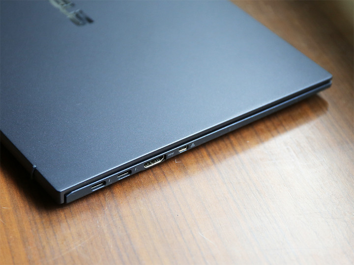 點我看大圖 ASUS ExpertBook B9450FA 14吋超輕商用筆電微開箱