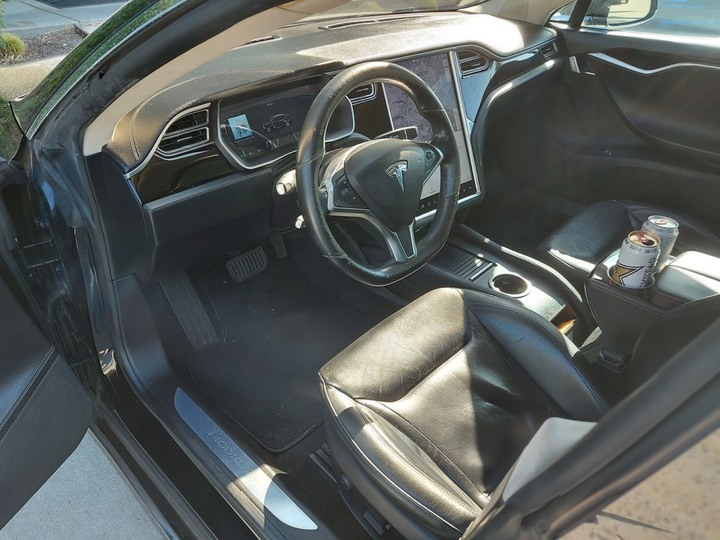 《Model S》64萬公里,原車雙馬達,40萬公里換電池組