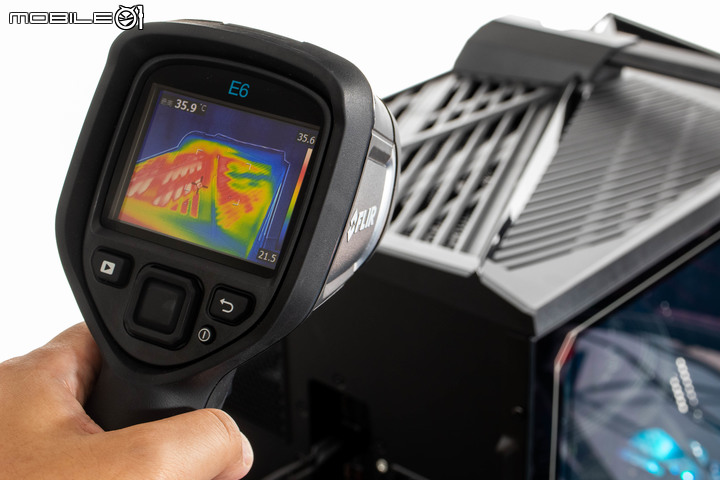 ROG STRIX GT35 電競主機實測 寬版機體擴充性與散熱兼具