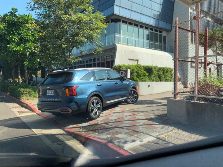 有望年底前發表的七人座休旅新世代Kia Sorento無偽裝台灣街頭捕獲!