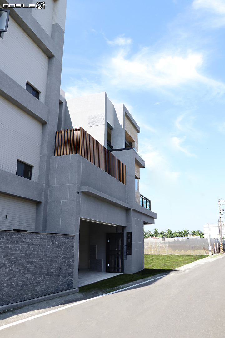 大大們會期待，家就在車站前還有屋有院嗎?