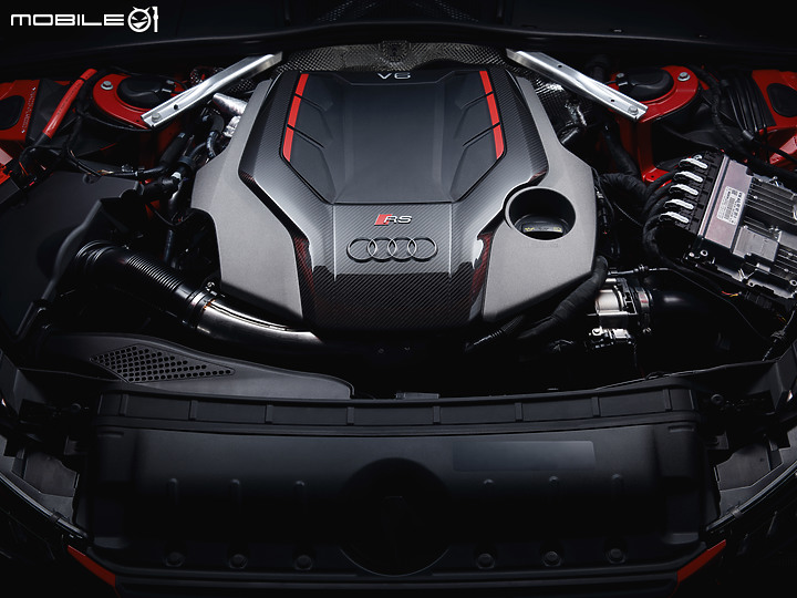 【國內新訊】Audi 小改款 A4 車系 206 萬元起正式上市,RS4 Avant 同步現身!