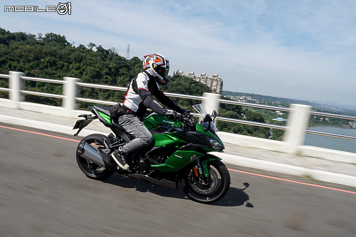 2020 Kawasaki Ninja 1000SX 重點試駕 四缸旅跑也能平順柔滑