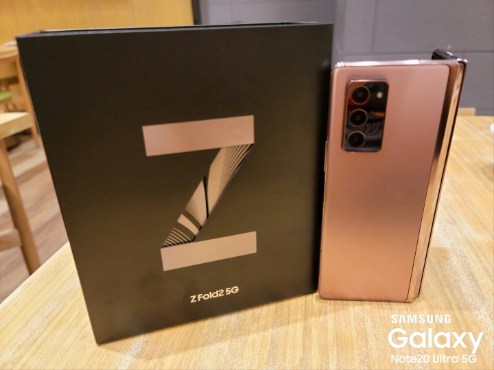 Galaxy Z Fold2 星霧金 取貨開箱分享囉！