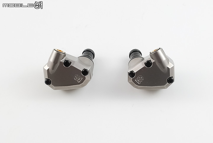 【北極熊開箱】太空金屬鍛造的天壇座- Campfire Audio Ara