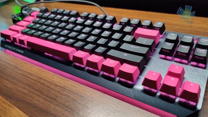 【小宅開箱】ASUS ROG Strix Scope TKL Electro Punk 機械式電競鍵盤