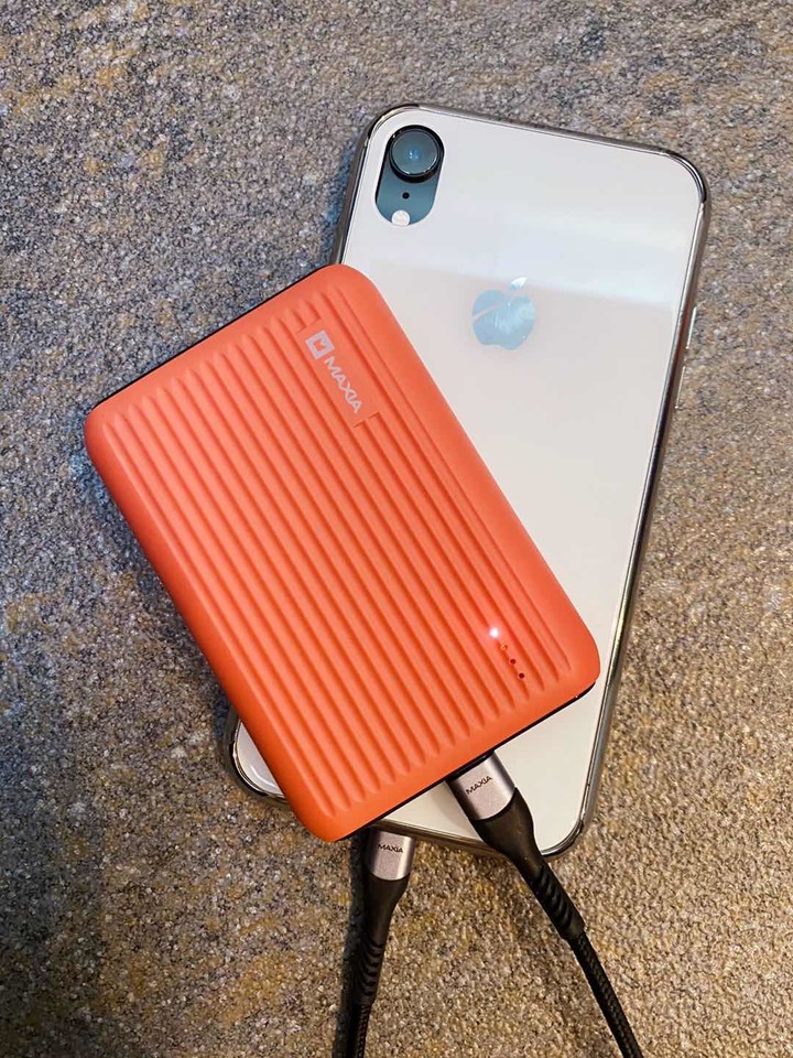 MAXIA 10000mAh 快充行動電源~ 高顏值、高效能、滿滿電、外出不擔心!