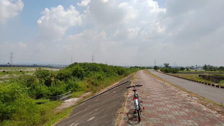 曾文溪善化段河堤風光