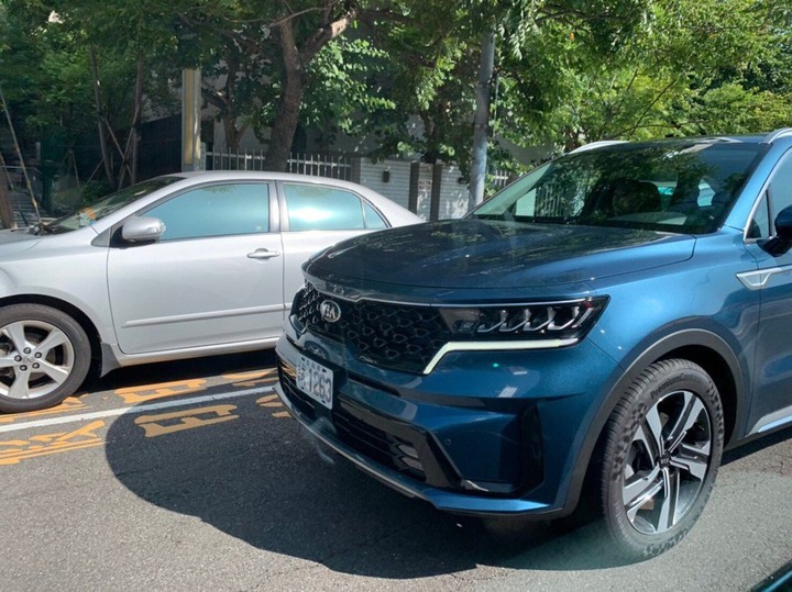 有望年底前發表的七人座休旅新世代Kia Sorento無偽裝台灣街頭捕獲!