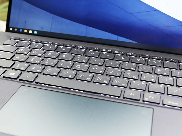 點我看大圖 ASUS ExpertBook B9450FA 14吋超輕商用筆電微開箱