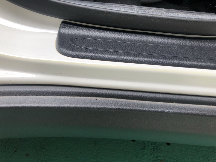 腳踏板邊緣變黃處理？