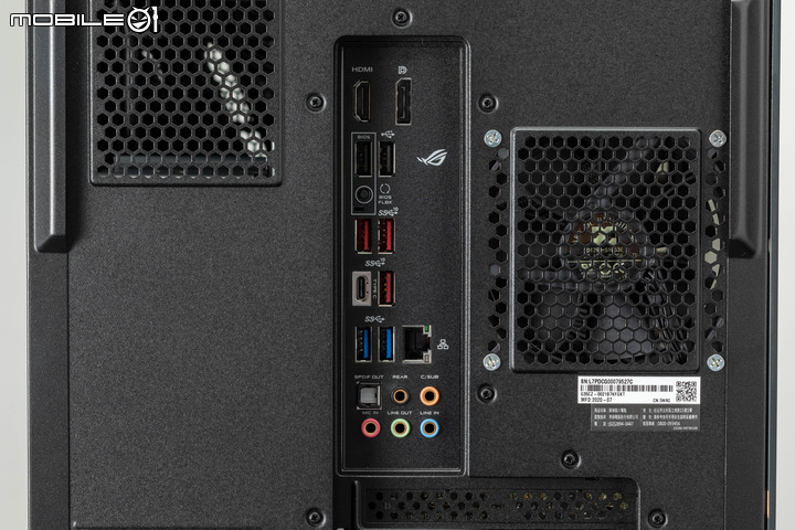 ROG STRIX GT35 電競主機實測 寬版機體擴充性與散熱兼具