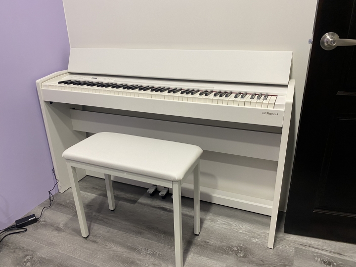 如何挑選我的第一台電鋼琴 Roland F140R