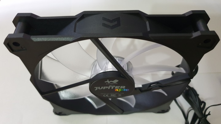 【不專業開箱】InWin Jupiter AJ140 ARGB風扇