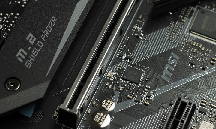 微星全系列 Z490 都支援 Gen4??MPG Z490 GAMING EDGE WIFI開箱體檢