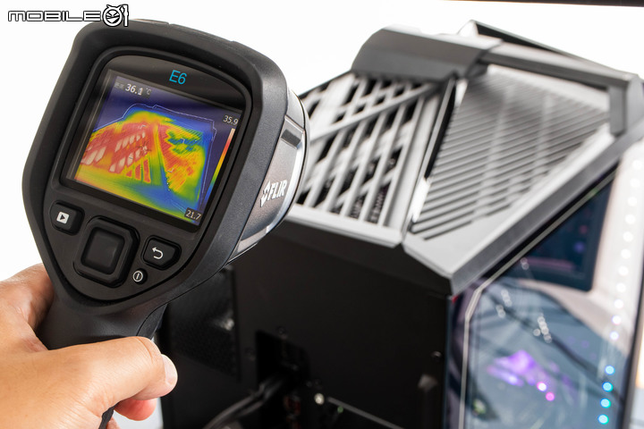 ROG STRIX GT35 電競主機實測 寬版機體擴充性與散熱兼具