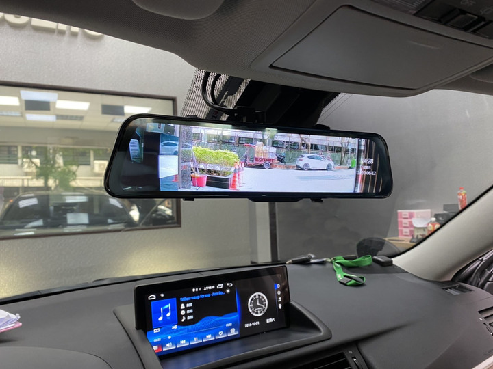 LEXUS CT200h 大螢幕車機+電子後視鏡心得分享