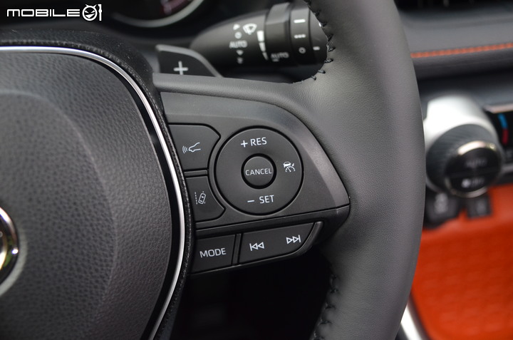 Toyota RAV4 2.0 Adventure 4WD 試駕,不安於都市、脫掉制服更有休旅風格!