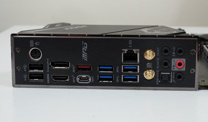微星全系列 Z490 都支援 Gen4??MPG Z490 GAMING EDGE WIFI開箱體檢