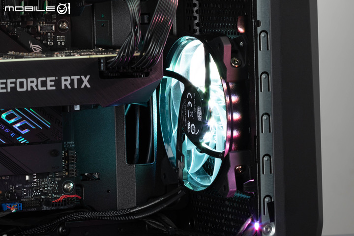 ROG STRIX GT35 電競主機實測 寬版機體擴充性與散熱兼具