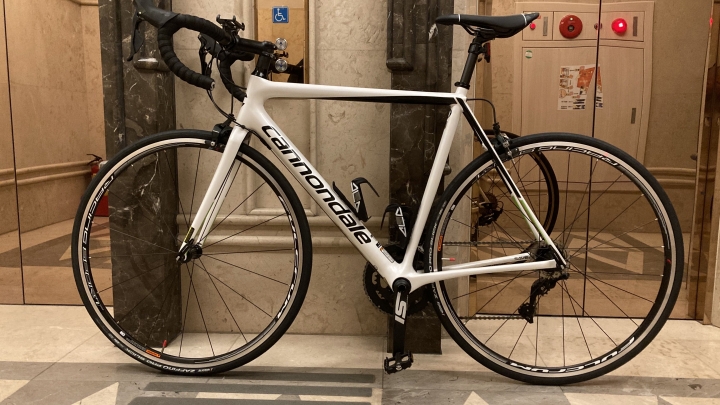 新手難以抉擇ISAAC KAON、KH REGALO(更店家推薦CANNONDALE SUPERSIX EVO)