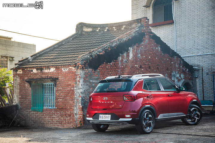 Hyundai 全新小休旅 Venue 試駕 不僅外表有型,內在更超乎期待!