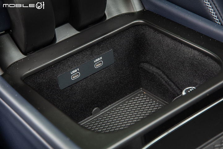 Bentley 新款 Bentayga V8 試駕 古典奢華休旅典範,科技含量益發強大!