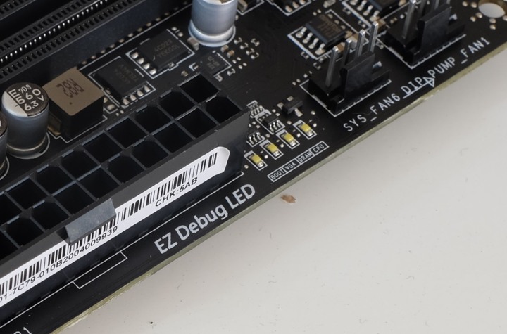 微星全系列 Z490 都支援 Gen4??MPG Z490 GAMING EDGE WIFI開箱體檢