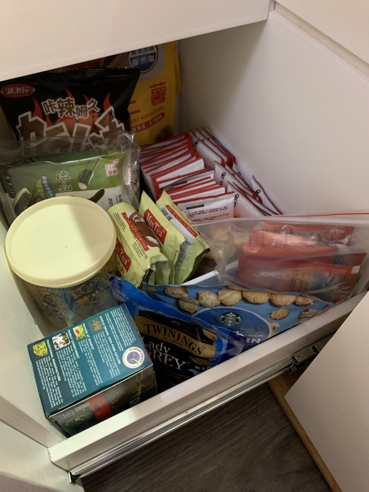 中古屋小宅的客廳收納茶几
