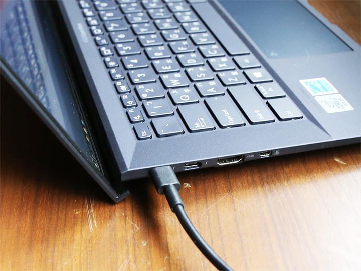 點我看大圖 ASUS ExpertBook B9450FA 14吋超輕商用筆電微開箱