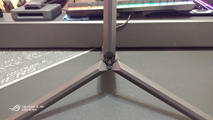 ROG Strix XG17AHPE專業可攜式電競顯示器(簡單開箱-圖文多)