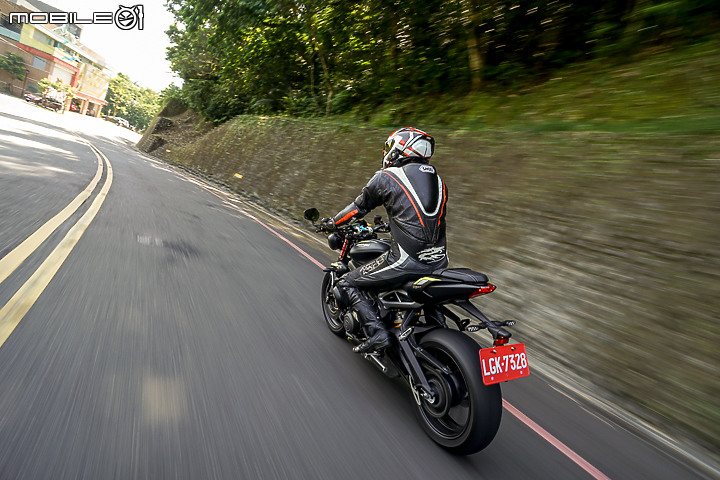 2020 Triumph Street Triple 765RS 試駕 輕盈暴力卻又充滿紳士態度