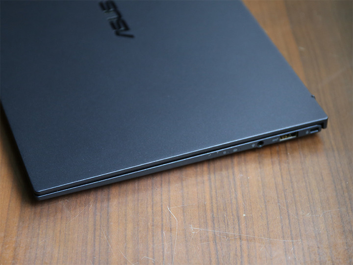 點我看大圖 ASUS ExpertBook B9450FA 14吋超輕商用筆電微開箱