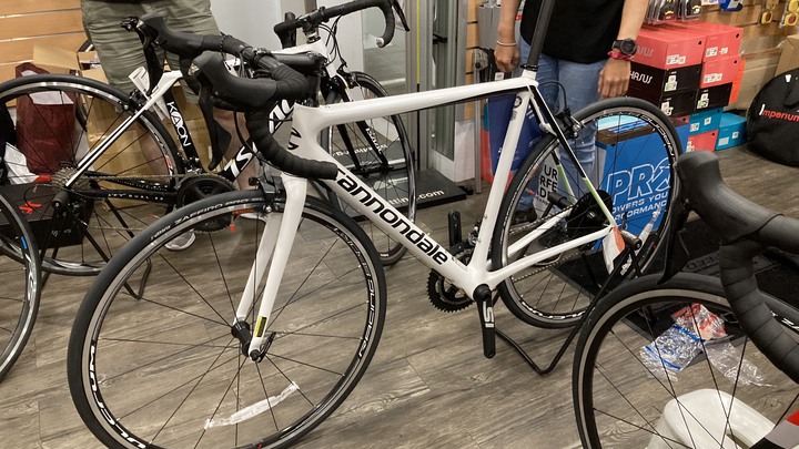 新手難以抉擇ISAAC KAON、KH REGALO(更店家推薦CANNONDALE SUPERSIX EVO)