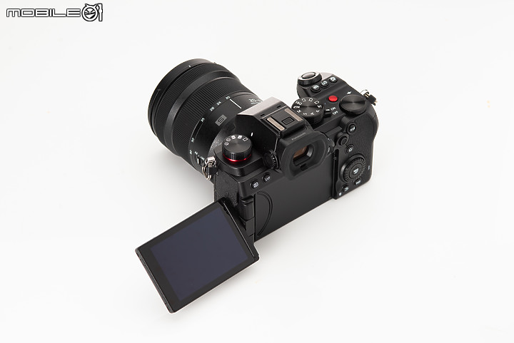 【外觀實拍】Panasonic S5全幅中階機正式發表!雙原生ISO、2420萬畫素還有更小巧的機身