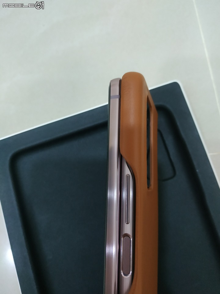Fold 2金色與Fold 1黑色非專業文