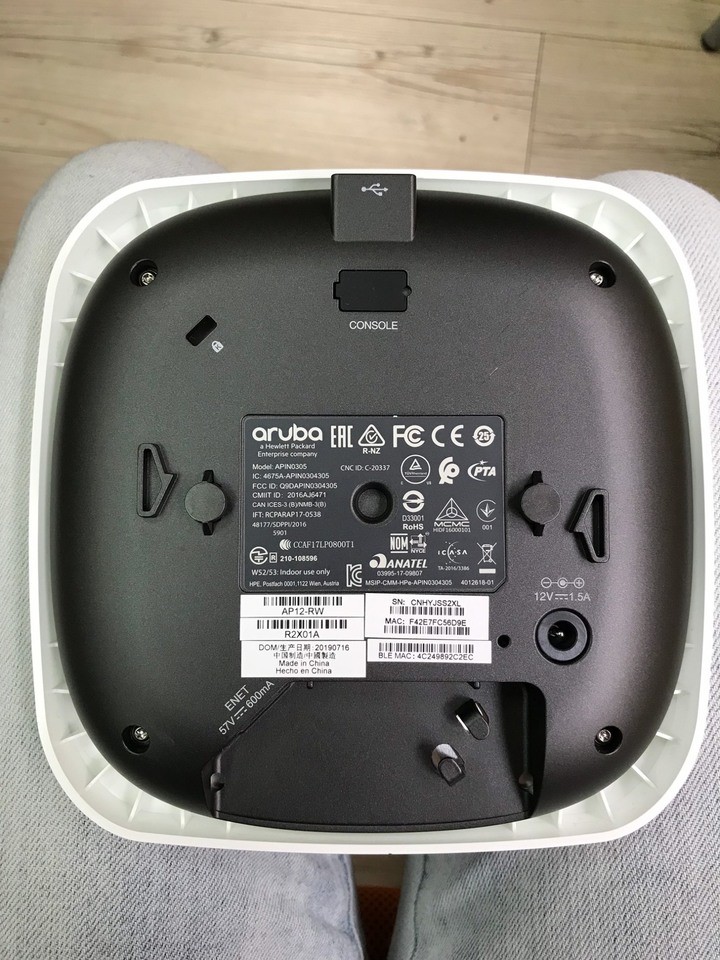 開箱 Aruba路由器