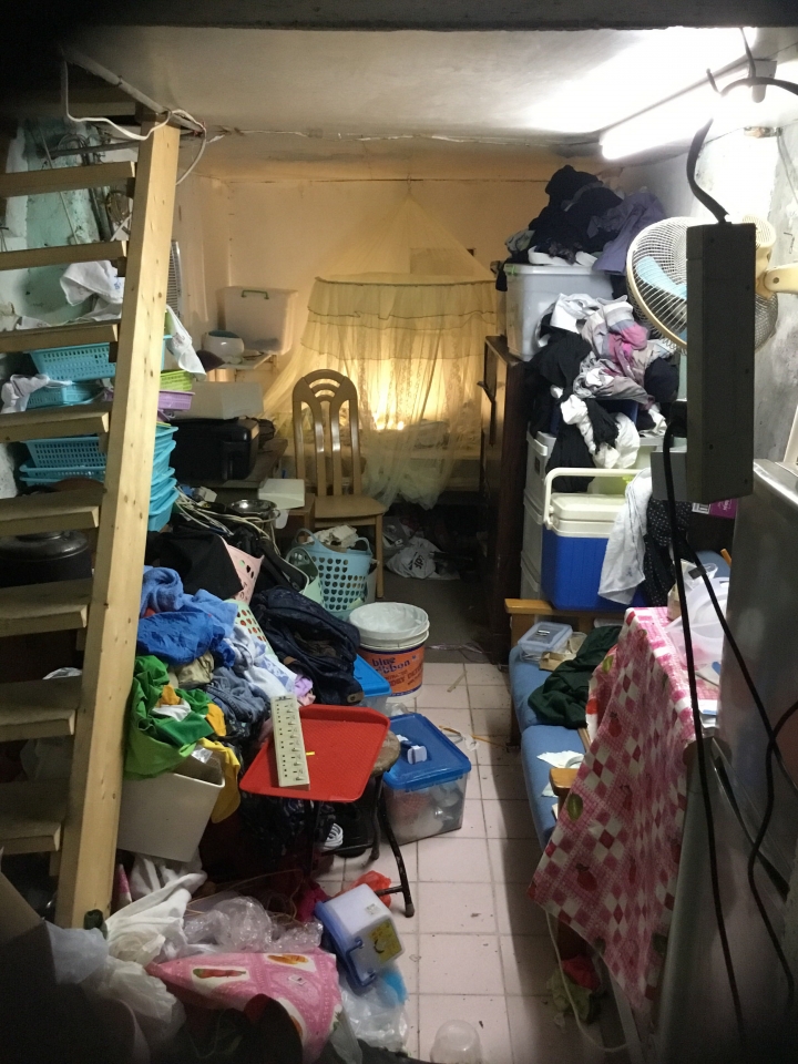 請問如何在充滿雜物的空間防止跘倒
