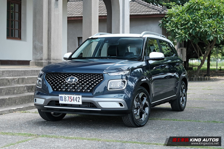 《Hyundai Venue》正式售價再降2萬元 中階GLB車型不用70萬!