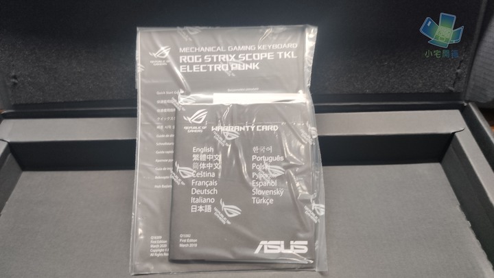 點我看大圖 【小宅開箱】ASUS ROG Strix Scope TKL Electro Punk 機械式電競鍵盤