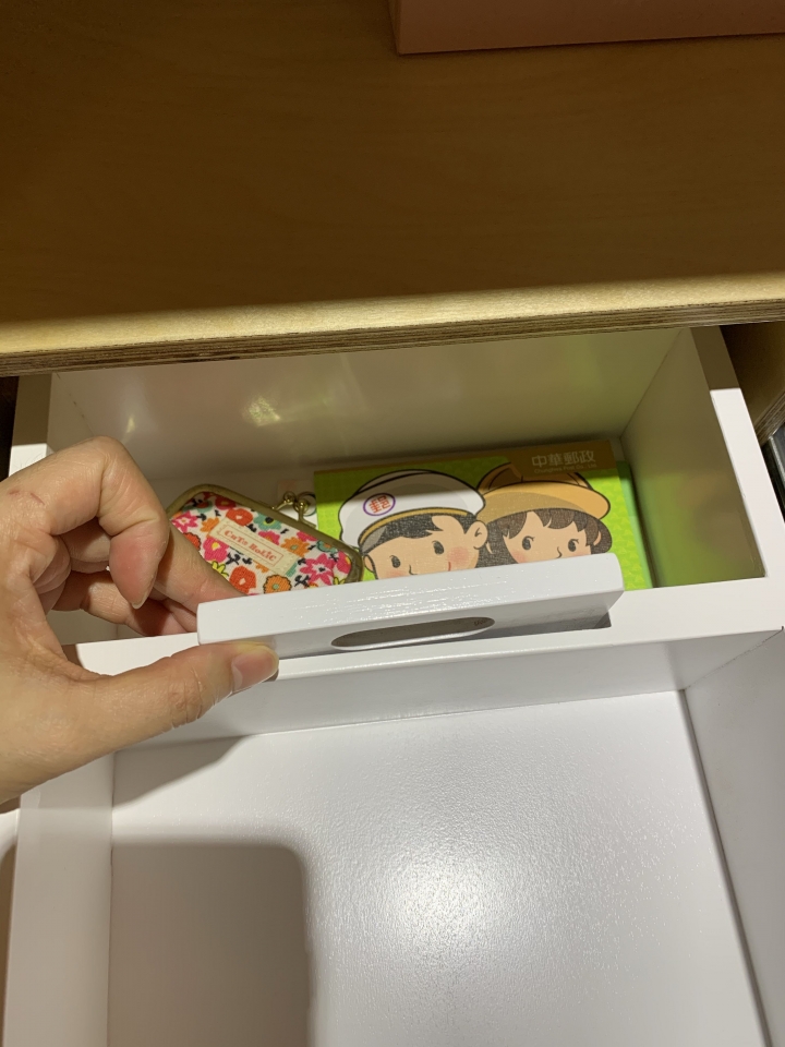 中古屋小宅的客廳收納茶几