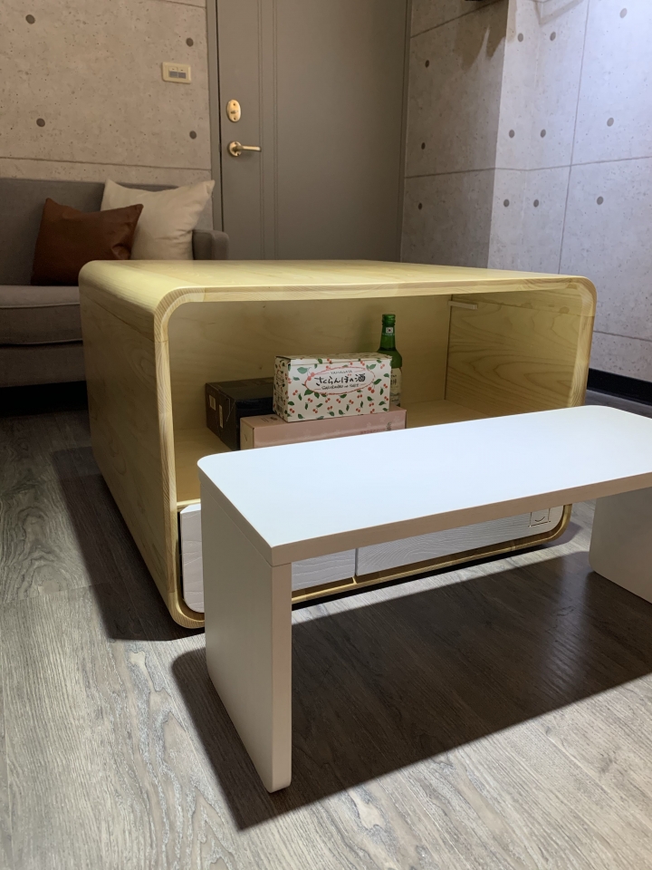 中古屋小宅的客廳收納茶几