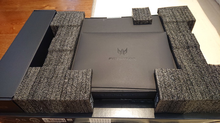 Acer Triton 500 PT515-51-7730 開箱
