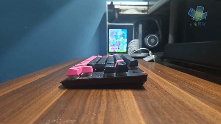 點我看大圖 【小宅開箱】ASUS ROG Strix Scope TKL Electro Punk 機械式電競鍵盤