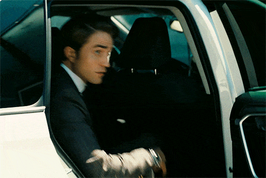 《天能》7個終極彩蛋+結局解析!原來「尼爾」才是主角、導演諾蘭片頭嗆爆羅伯派汀森